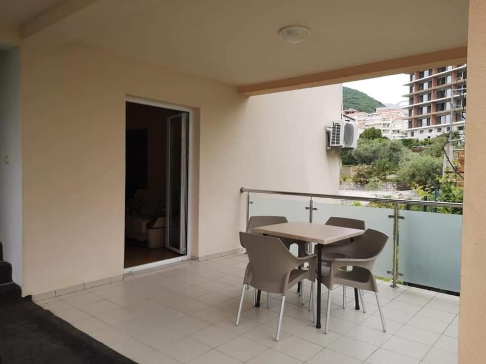 Apartmani Becici Oda fotoğraf