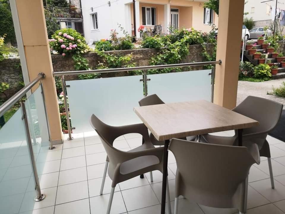 Apartmani Becici Oda fotoğraf
