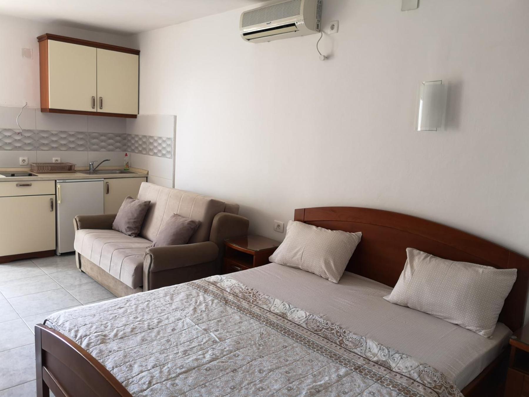 Apartmani Becici Oda fotoğraf